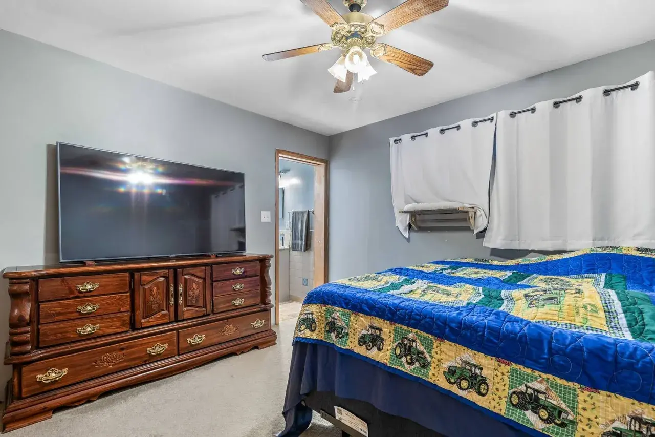 Luxry 3 Bed 2 Bath 1,462 sqft 0.69 acre lot