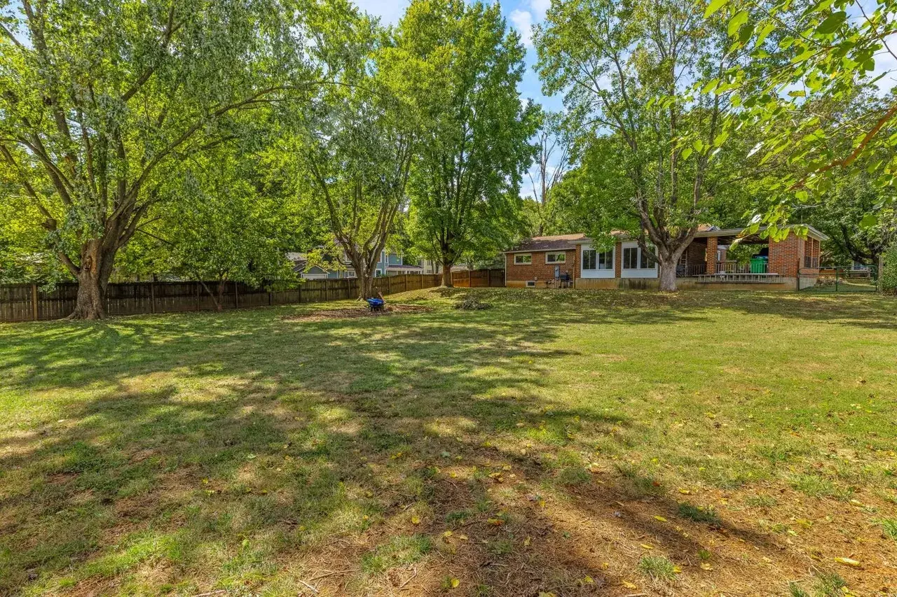 Luxry 3 Bed 2 Bath 1,462 sqft 0.69 acre lot