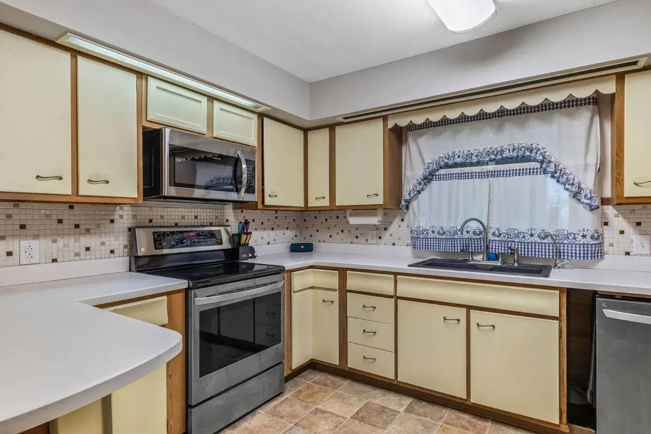 Luxry 3 Bed 2 Bath 1,462 sqft 0.69 acre lot