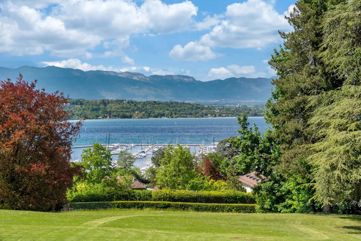 Exceptional villa on a 17,000 sqm plot in a privileged location in Cologny, Geneva