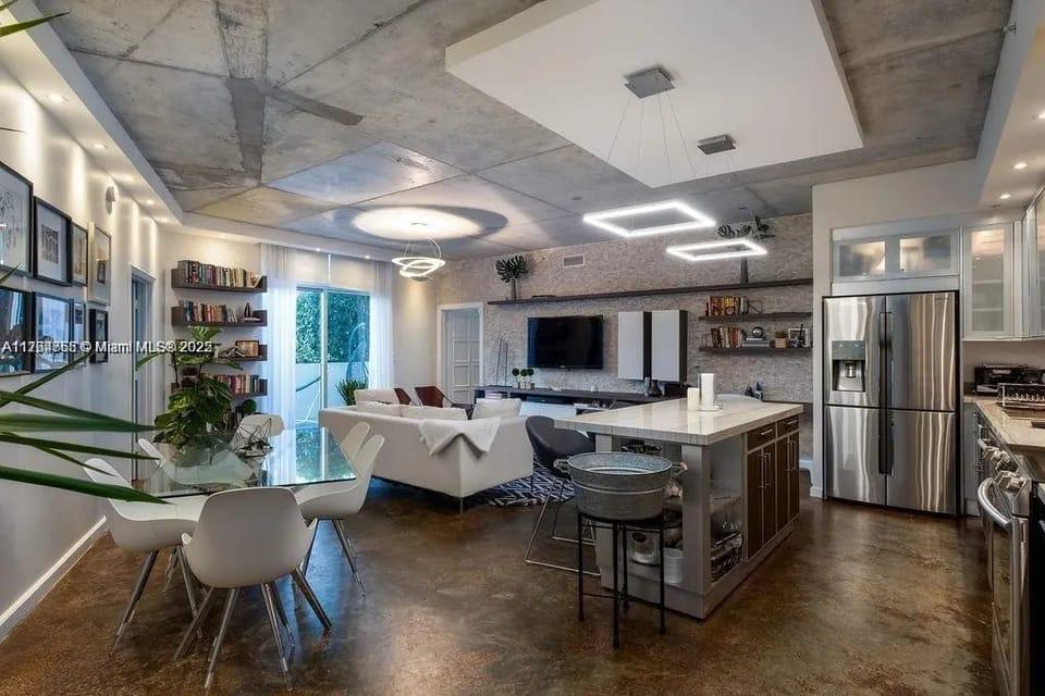 6 Room Luxury Mini Mansion for Sale in Miami Florida